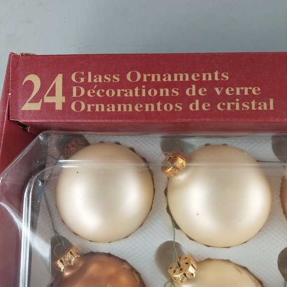 VTG Glass Christmas Ornaments Balls set of 24 Victoria Collection Gold Poinsetti - Picture 4 of 11